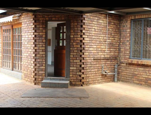 5 BEDROOM HOUSE FOR SALE IN PIERRE VAN RYNEVELD